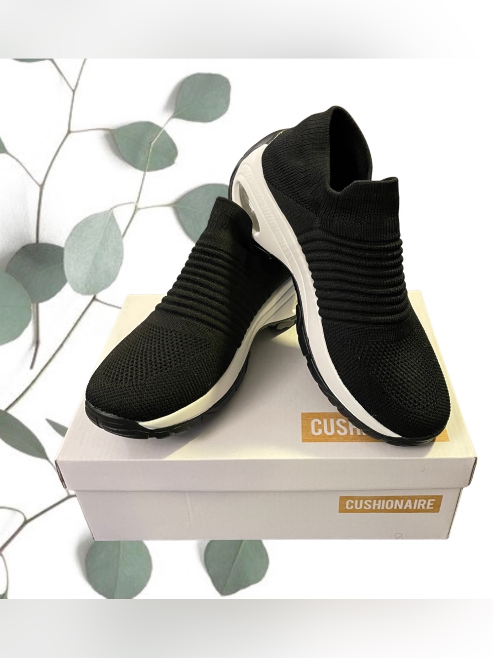 Cushionaire Sneakers NWOT